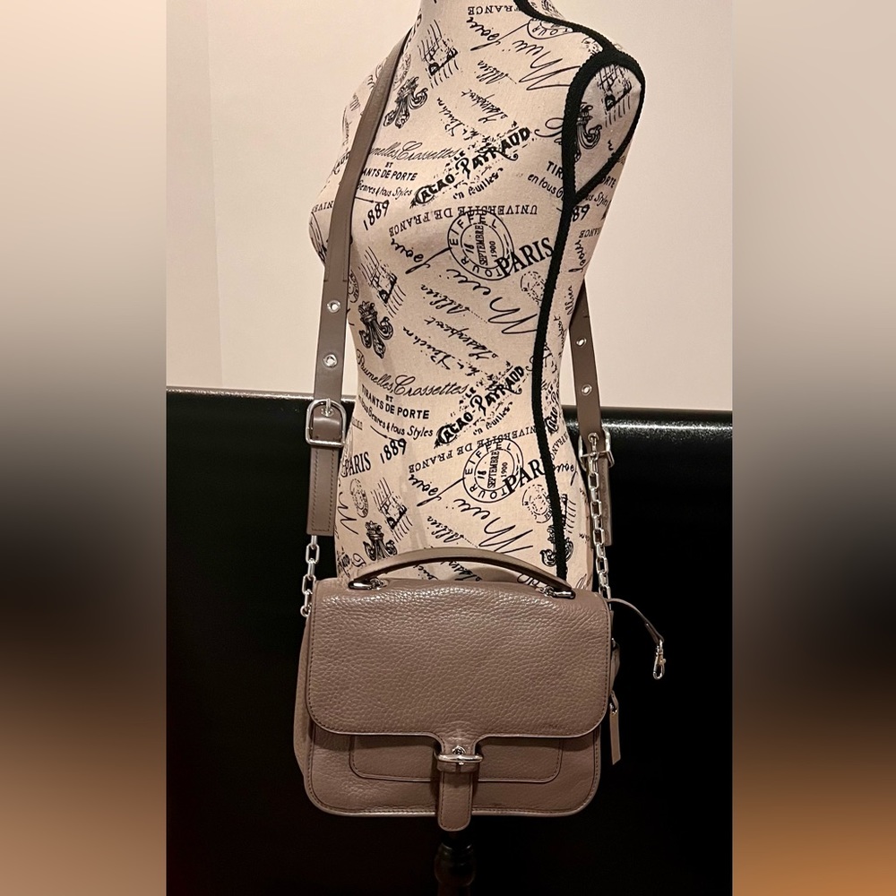 Michael Kors purse/crossbody in tan.